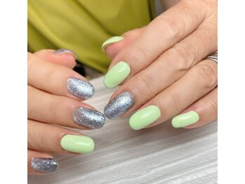 ラヴィネイル(La Vie Nail)/2色使い/アシメネイル/グリーン