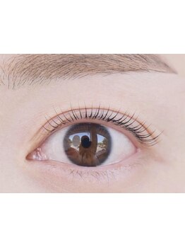 ナチュラル上品な目元にしたい