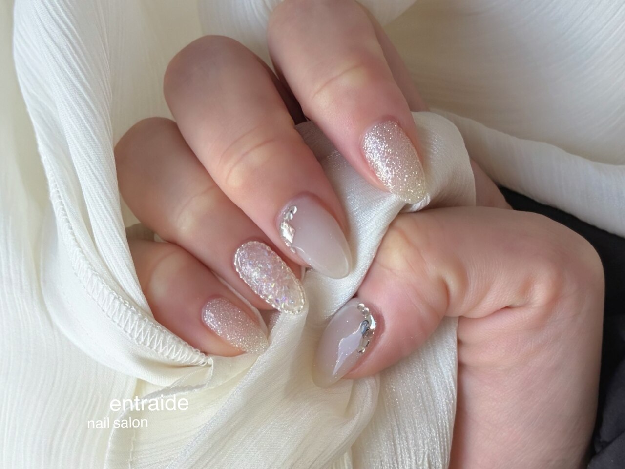 2026年冬トレンド】ホワイト ワンカラー ハンドのネイルデザイン集