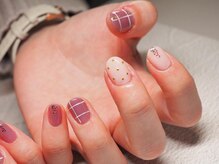 ビューティトリップ(Beauty TRIP)/人気のチェック柄で可愛い指先