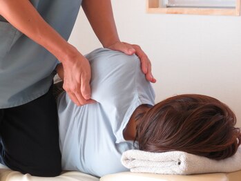 ニコ整骨院 長原/肩甲骨はがしで首肩スッキリ☆