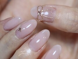 控えめりぼんネイル