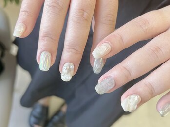 アイ アンド ネイル ロカヒ(Eye & nail LOKAHI)/パール×ぷっくり