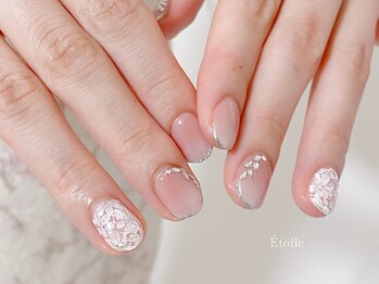 サロン ド エトワール(Salon de Etoile)の写真/特別な一日に華やぐ上品ブライダルネイルで、指先を美しく整え貴女の魅力を引き立てます◇ハンドパック付