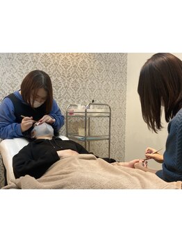 ネイル・アイメニューの同時施術が可能