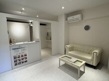 巻き爪補正店 越谷店の雰囲気(新越谷駅西口徒歩0分!セントエルモ新越谷3階にございます♪)