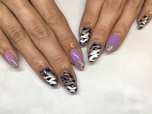 ラウト デコレーションアンドネイルサロン(Lauto Decoration&Nail Salon)/パープルトラ柄ネイル
