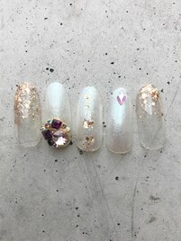 ホワイトビジューネイル