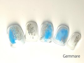 透け感が可愛いブルーネイル