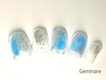 透け感が可愛いブルーネイル