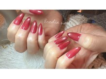 丁寧なカウンセリングとケアで爪の形も細長くキレイに＊