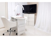 nii_nail【ニーネイル】阿波座フィルイン専門店/シンプルネイルの雰囲気（Netflixなどを見ながら、ゆったり過ごせる空間です♪）