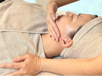 クレアトゥール ラポシュ(createur LA POCHE)の写真/ヘッド・首肩コリや不調を改善しながら、フェイスラインを引き締め、リフトアップで美しさアップ！