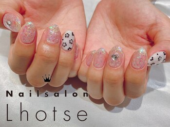 ローツェ(Lhotse)/キラキラお花ネイル☆