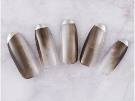 先端メタリックネイル