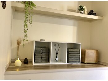 草加駅 肩たたきの店/ちょうどいい広さの個室サロン。