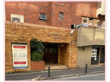 チャーム(charm)の雰囲気(入り口はこちらから↑エレベーターで506号室へ♪四谷学院向かい!)