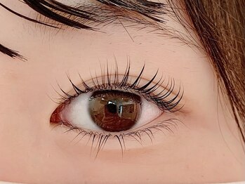 リコ ネイルアンドアイラッシュ 名古屋店(LICO NAIL&EYELASH)の写真/【ブラウンラッシュ有り♪】フラットラッシュ/ナチュラル100本!¥6600→¥6300で可愛らしい目元へ＊