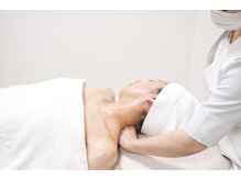 ポーラ AMI店(POLA)/デコルテマッサージ（僧帽筋）