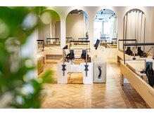 ハビットピラティススタジオ 広尾店(Habit Pilates studio)の雰囲気（丸いミラーが特徴的なかわいいスタジオです♪）