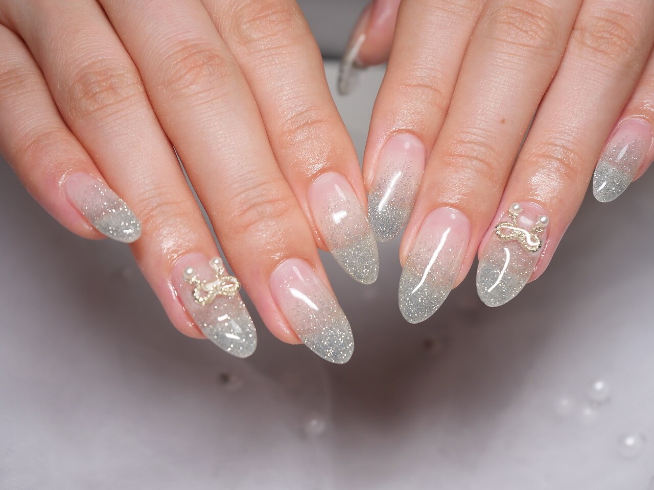 2026年冬トレンド】ラメグラデーション ハンド 夏のネイルデザイン集