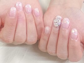 シンプルビジューネイル