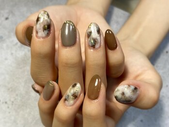 ニコリー(nicolie)/白べっこうネイル