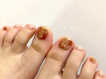 アールネイル(r.nail)の写真/足元から"抜け感"を。大人女性のための上質フットネイルで女子力UP♪特別な日を彩るデザインを*