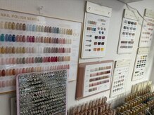 Rin.Nails 名古屋新栄町店の雰囲気(カラーチャートもご用意しております♪)