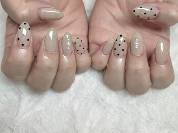 アン プレゾン(Un Plaisant)/ドットネイル