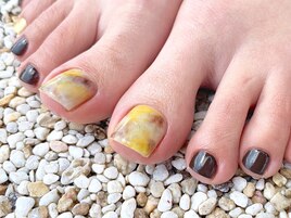 ブラウン系のニュアンスネイル