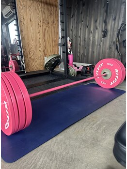 ミナト(minato)/ピンクのバーベルとプレート