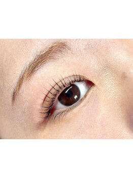 ナチュラル上品な目元にしたい