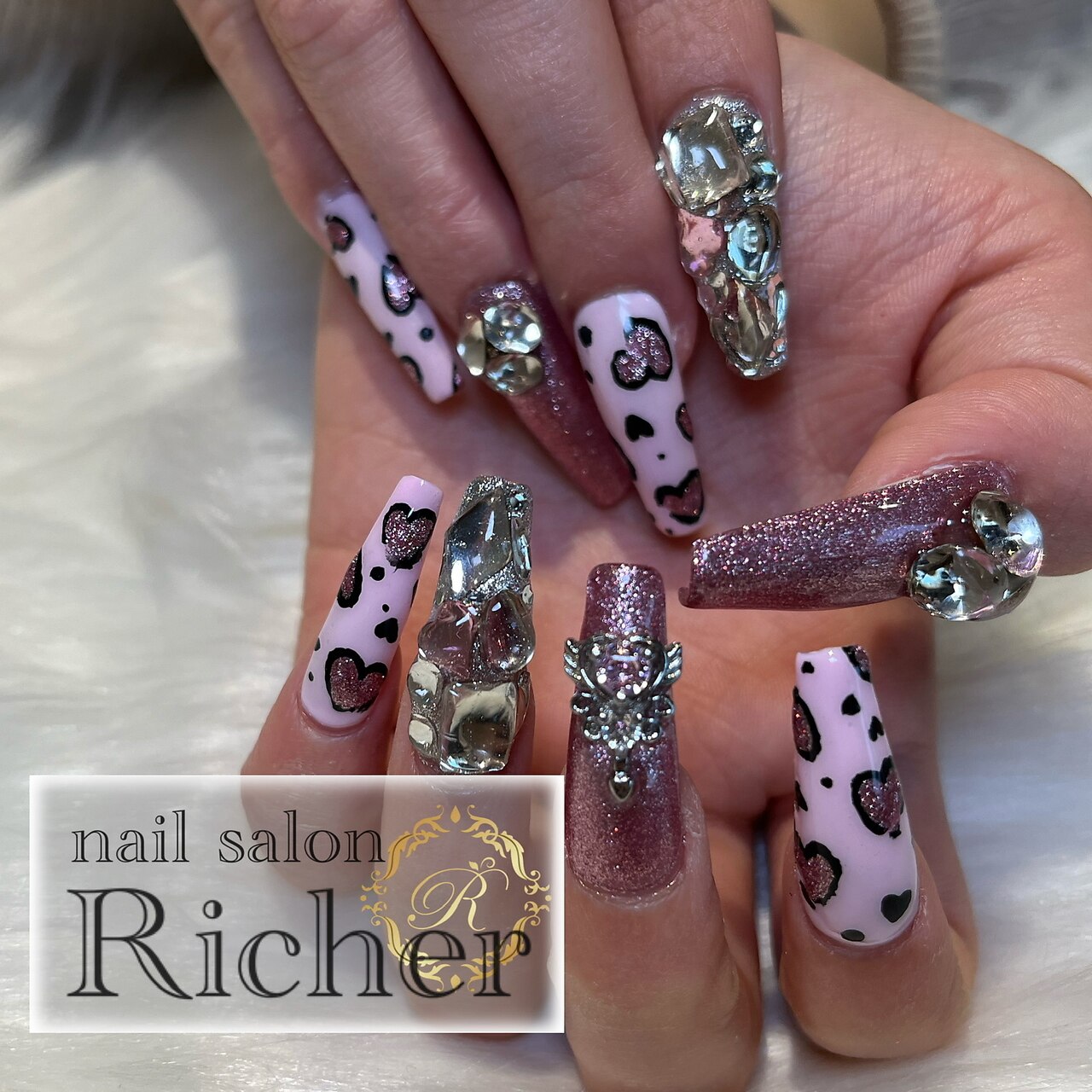 2026年冬トレンド】ヒョウ柄 ピンクのネイルデザイン集｜人気順｜6