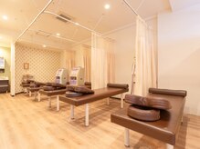 つつじが丘整骨院鍼灸マッサージ院の雰囲気（ベッド5台カーテンで仕切られているのでプライベート空間を実現）