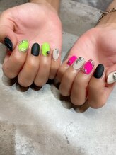 エム(em)/個性派ネイル