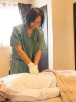 ブルーム(Bluem)の写真/ぽっこりお腹やむくみ、冷えが気になる方に。内側からアプローチする「腸もみ」で理想のボディラインに◎