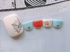 小花柄×フットネイル