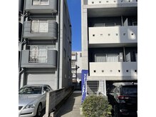 ナナハチ(78)の雰囲気（左側のすじを入って階段を登るとオートロックがございます/502号）