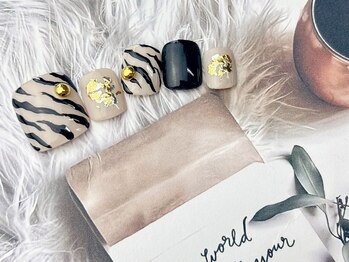 ゼブラ柄ネイル