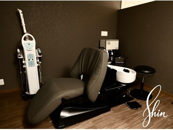 頭皮髪質改善ヘッドスパ Shinの写真/完全個室の贅沢空間で、あなただけの癒しの時間を…♪他のお客様が気にならず、ゆっくり寛げる◎