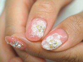 ピンク好きのフラワーネイル