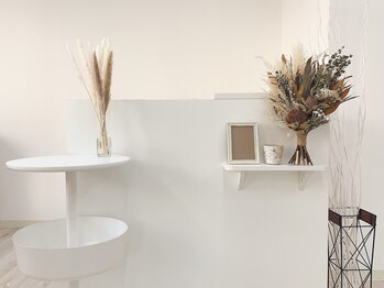 ルアナ バイ エヌヘアー(Luana by n hair)/白を基調とした店内