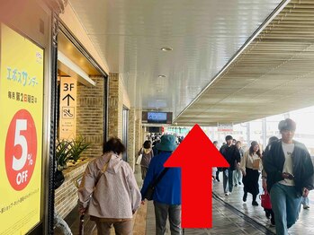 ルルト 町田店/丸井沿いを直進します