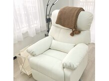 【施術席】ふわふわのソファーベットで快眠できます◎