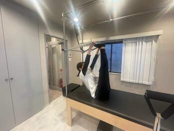 エーピラティス 美生体研究所(A pilates)/もも裏、内もも、猫背にも◎