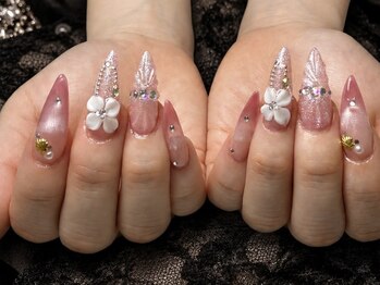 ROYAL NAIL【長さだし/持ち込み/長さだしネイル/持ち込みネイル/マグネット】の写真/【大国町】トレンド感溢れる華やかネイル★美フォルム長さだし×綺麗めワンホン・持ち込み・500色以上♪