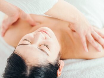 エルミタージュ 池袋の写真/ハイパーナイフを組合せた超絶手技で首,肩こりほぐし保証♪+リンパマッサージ/ヘッドスパで極上ほぐし時間!