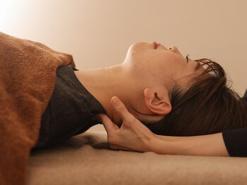 リラクゼーション  ハナの写真/【男女問わず歓迎】しっかりめの指圧で男性も大満足◎首肩こりを解消することで、頭痛・眼精疲労も解消♪