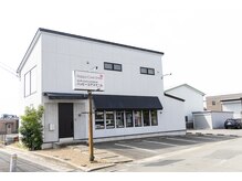 1Fがトレ-ニングスペ-ス。2Ｆがエステやケアのスペースです。